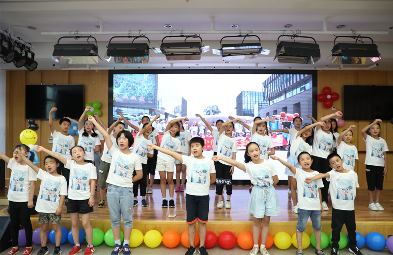 2019年8月17日，中天二建“我們都是追夢(mèng)人”小候鳥(niǎo)公益夏令營(yíng)圓滿落幕。