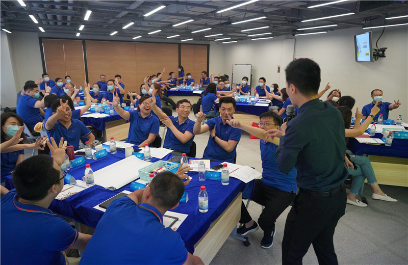 2021年8月7日，中怡設(shè)計(jì)召開“轉(zhuǎn)變角色，帶好團(tuán)隊(duì)”2021年夏季主管骨干管理培訓(xùn)。