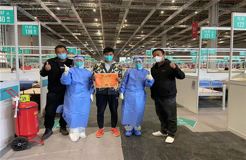 中天三建外高橋項目部生產(chǎn)經(jīng)理程偉、生產(chǎn)經(jīng)理王應(yīng)群、棟號長劉江，因吃苦耐勞、任勞任怨，被“四葉草”方艙醫(yī)院評為“最美志愿者”。