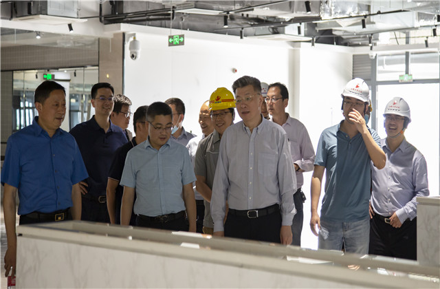 合肥市委常委、副市長路軍赴安徽公司合肥市第六中學(xué)新校區(qū)項(xiàng)目調(diào)研