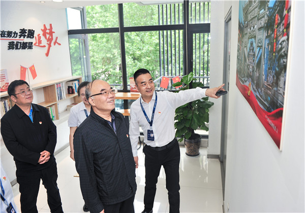 陜西省委非公經(jīng)濟組織和社會組織工委副書記李宇孝一行蒞臨中天西北集團調(diào)研指導黨建工作