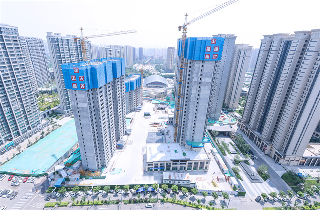 太原市萬(wàn)柏林區(qū)住建領(lǐng)域“安全月”活動(dòng)暨房屋建筑工程現(xiàn)場(chǎng)觀摩會(huì)在中天北京集團(tuán)龍湖天鉅四五六七組團(tuán)項(xiàng)目召開(kāi)