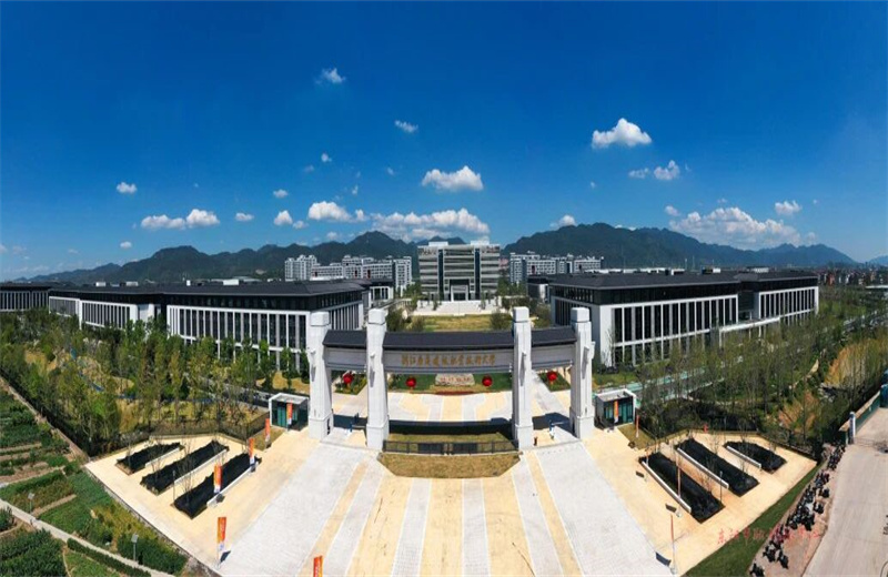 2025年9月7日上午，由中天一建承建的浙江廣廈建設(shè)職業(yè)技術(shù)大學(xué)木雕小鎮(zhèn)校區(qū)（二期）舉行竣工啟用儀式。至此一期、二期經(jīng)過(guò)兩年多點(diǎn)時(shí)間已經(jīng)全部建成交付。